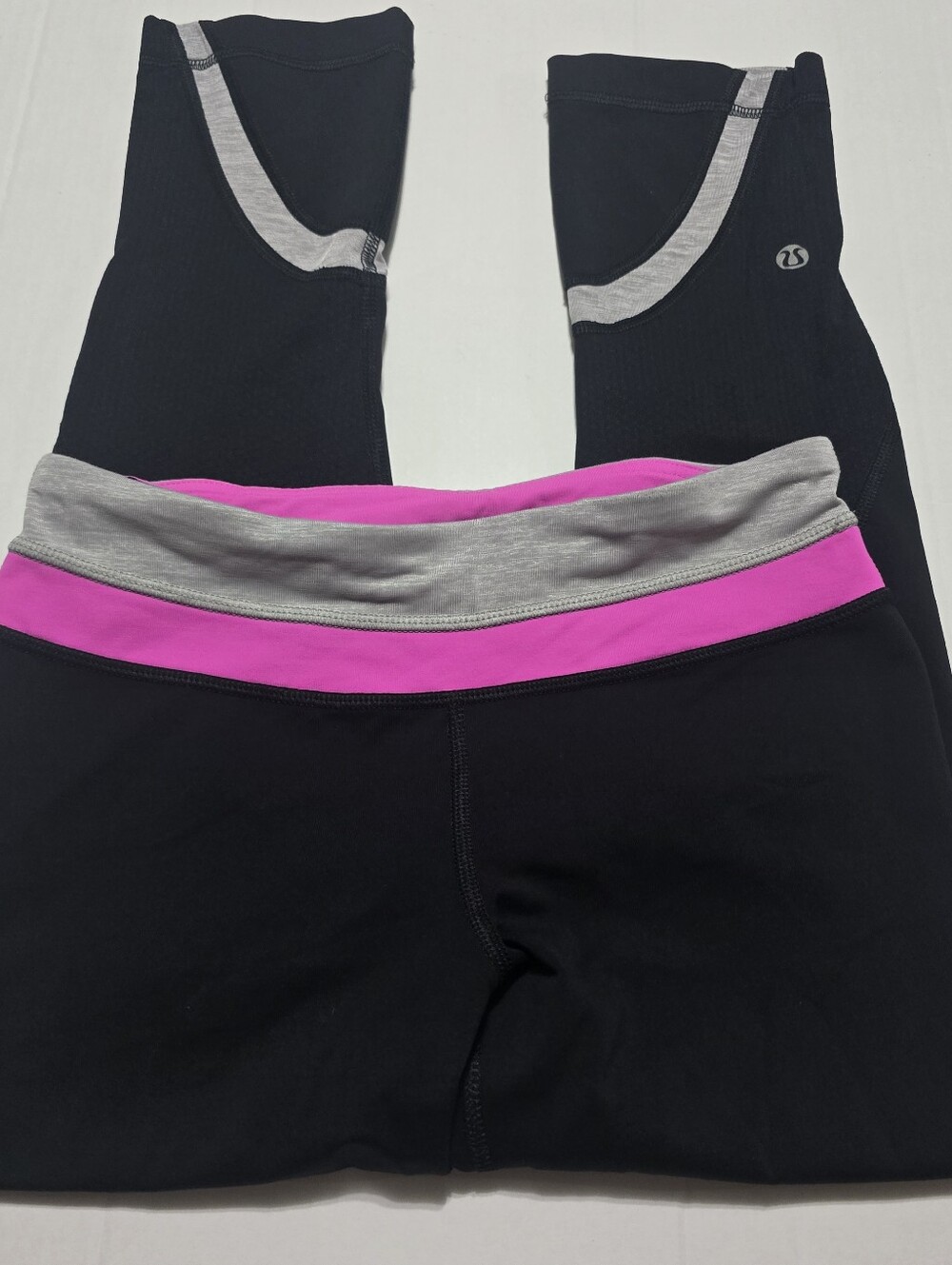 lululemon Black Hot Pink & Gray Capri Leggings Size 4 Zipper Pocket